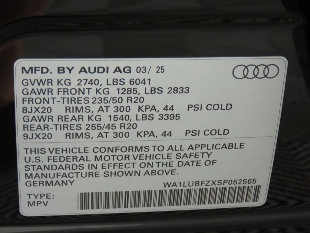 2025 Audi Q4 e-tron  32