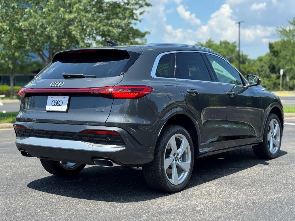 Thumbnail: 2025 Audi Q5 - 4