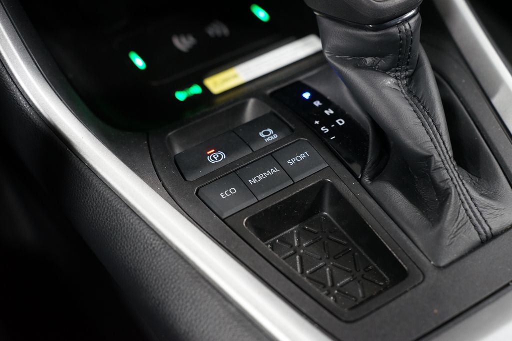 Thumbnail: 2024 Toyota RAV4 - 22