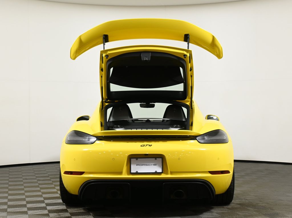 2021 Porsche 718 Cayman GT4 32