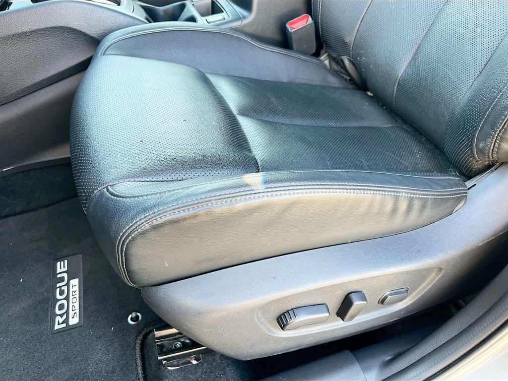 Used 2022 Gray Nissan SL image 19