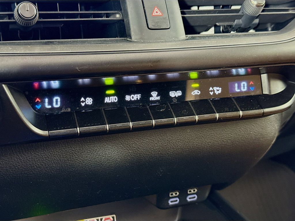 Thumbnail: 2023 Lexus UX - 16