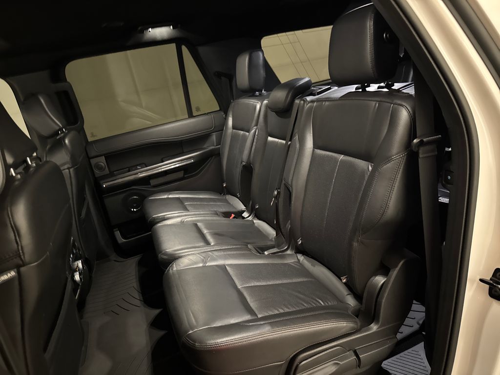 2019 White Platinum Clearcoat Metallic Ford Expedition Max XLT RWD SUV