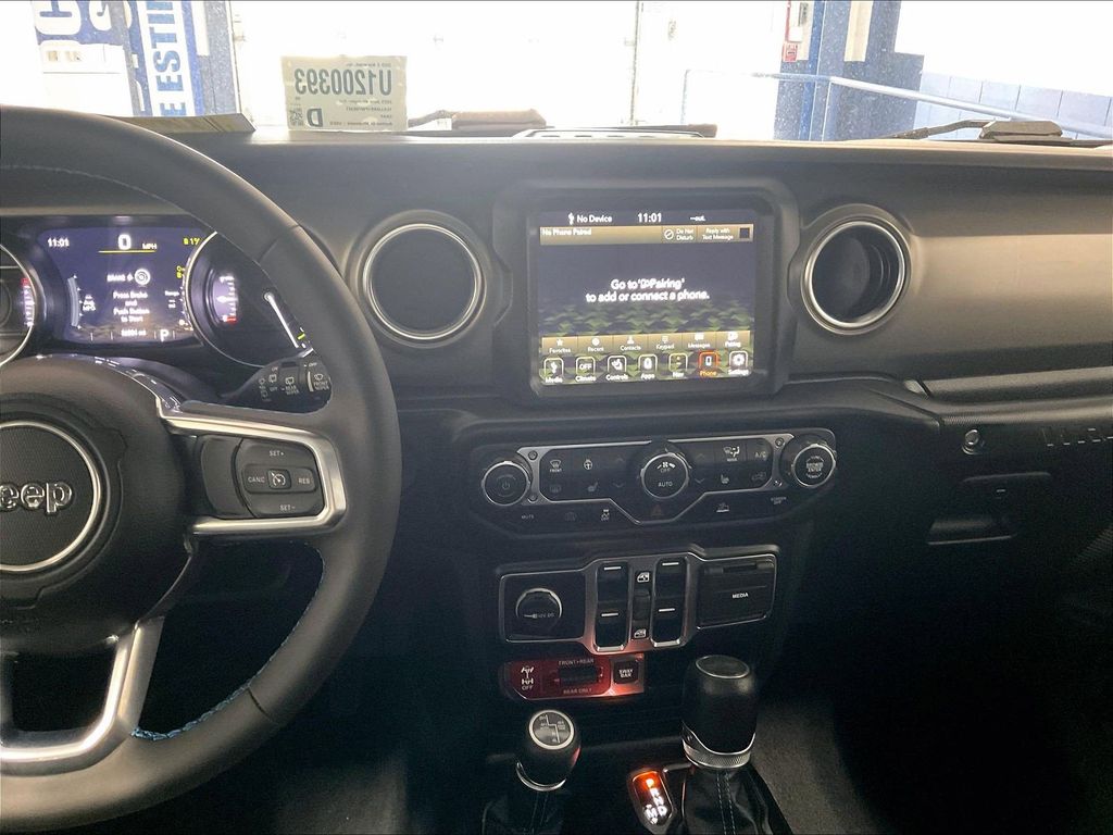 2023 Jeep Wrangler — photo 18