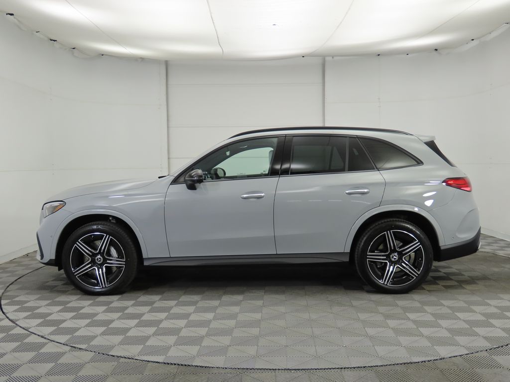 2025 Mercedes-Benz GLC 300 8