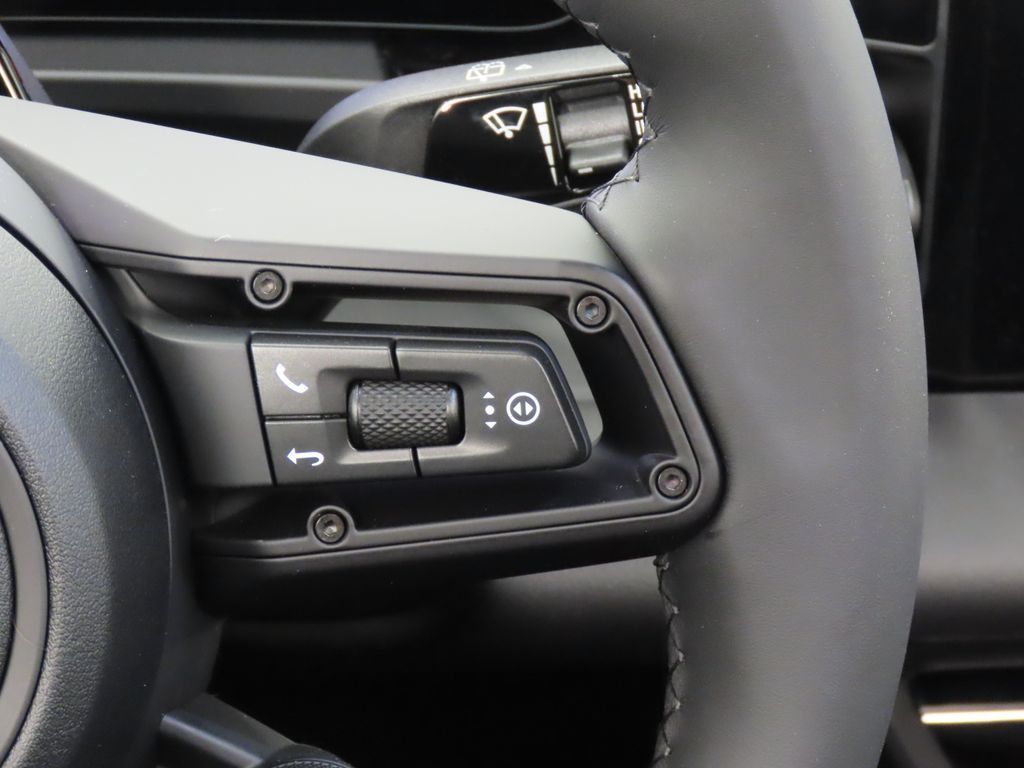 Thumbnail: 2026 Porsche Macan - 22