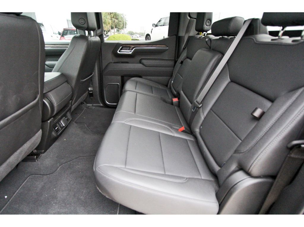 2025 GMC Sierra 1500 SLT - 6