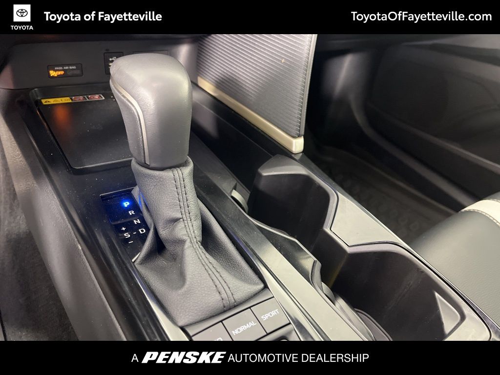 2025 Toyota Camry SE 31