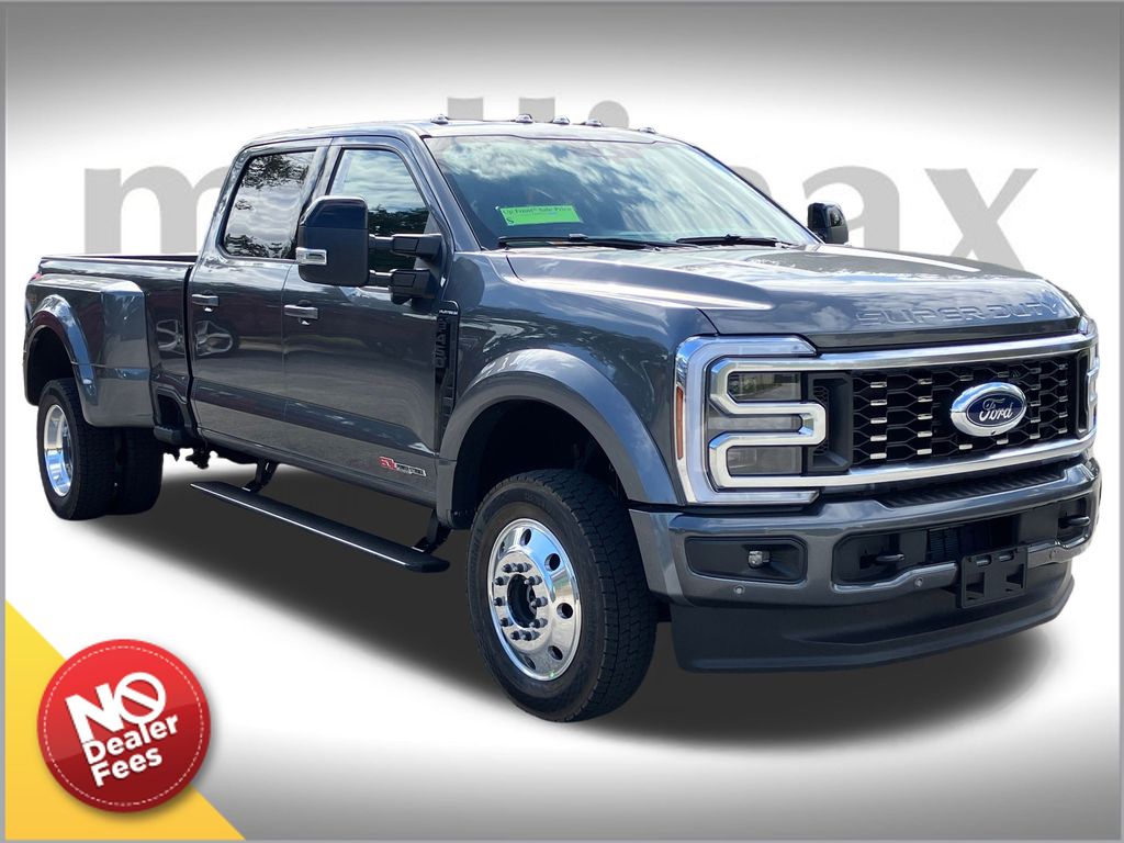 2026 Ford F-450 Super Duty Platinum's photo