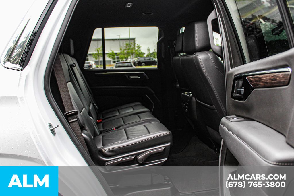 Used 2025 White Chevrolet LT image 21