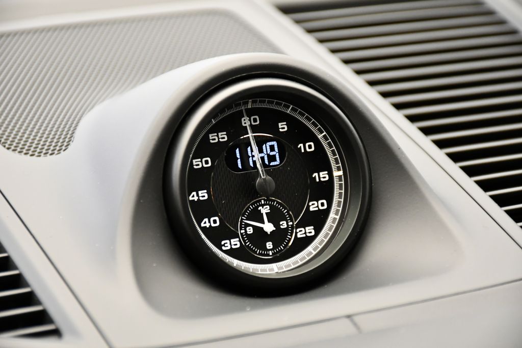 Thumbnail: 2026 Porsche Macan - 20