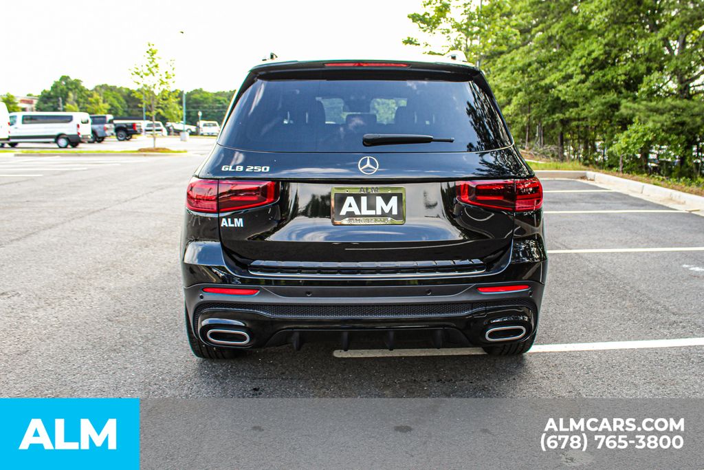 Used 2024 Black Mercedes-Benz GLB 250 image 11