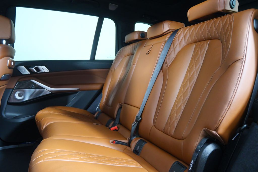 Thumbnail: 2026 BMW X7 - 17