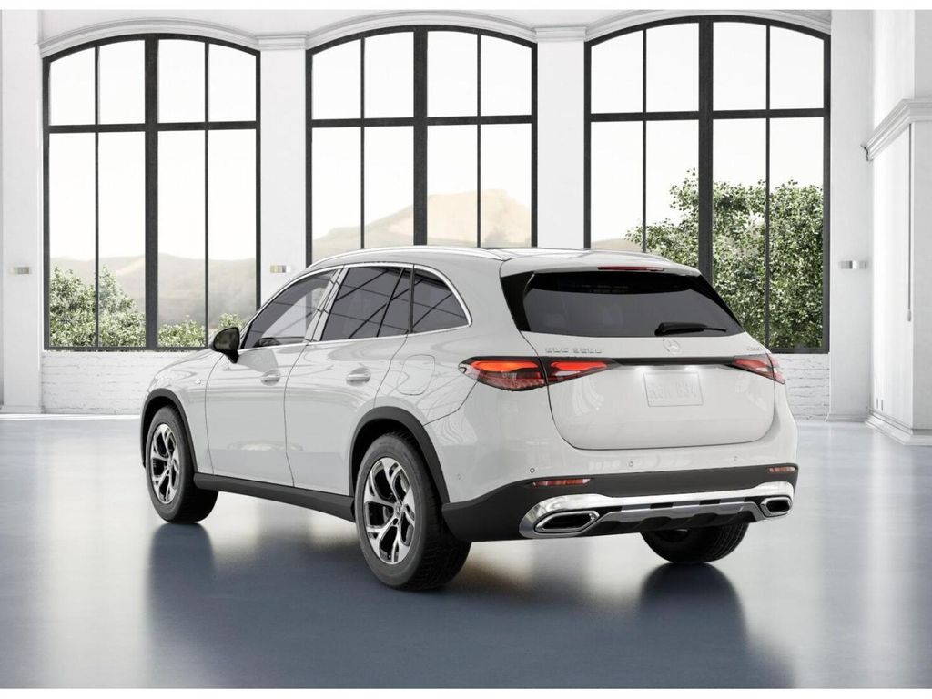 Thumbnail: 2025 Mercedes-Benz GLC - 28