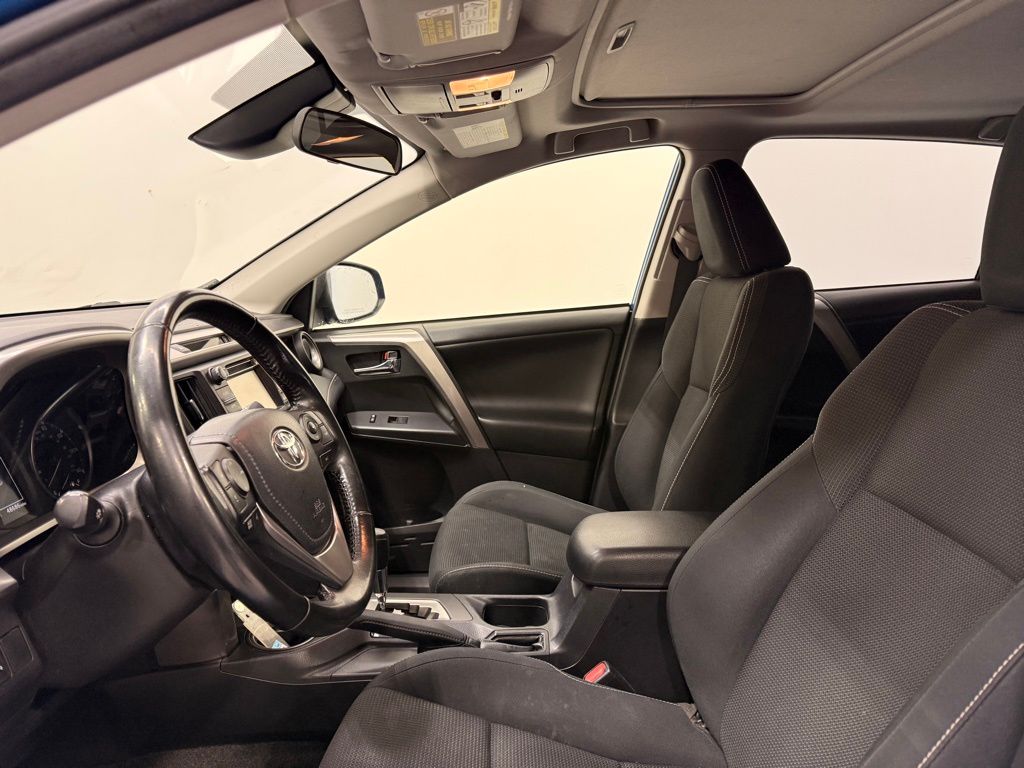 Thumbnail: 2018 Toyota RAV4 - 10