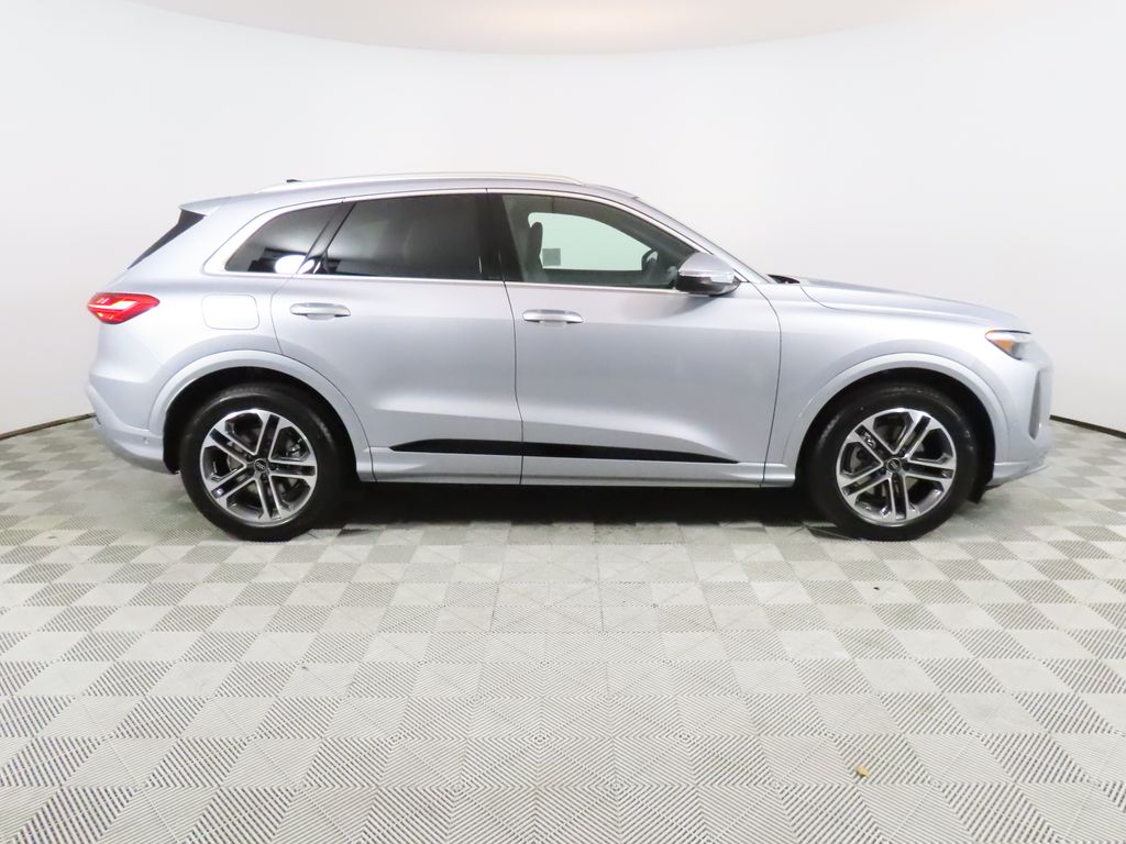 Thumbnail: 2025 Audi Q5 - 6