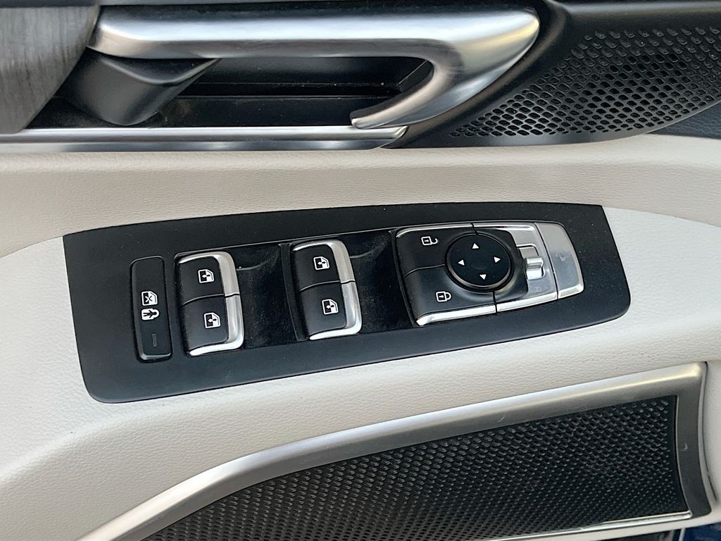 Used 2023 Black Kia EX image 18