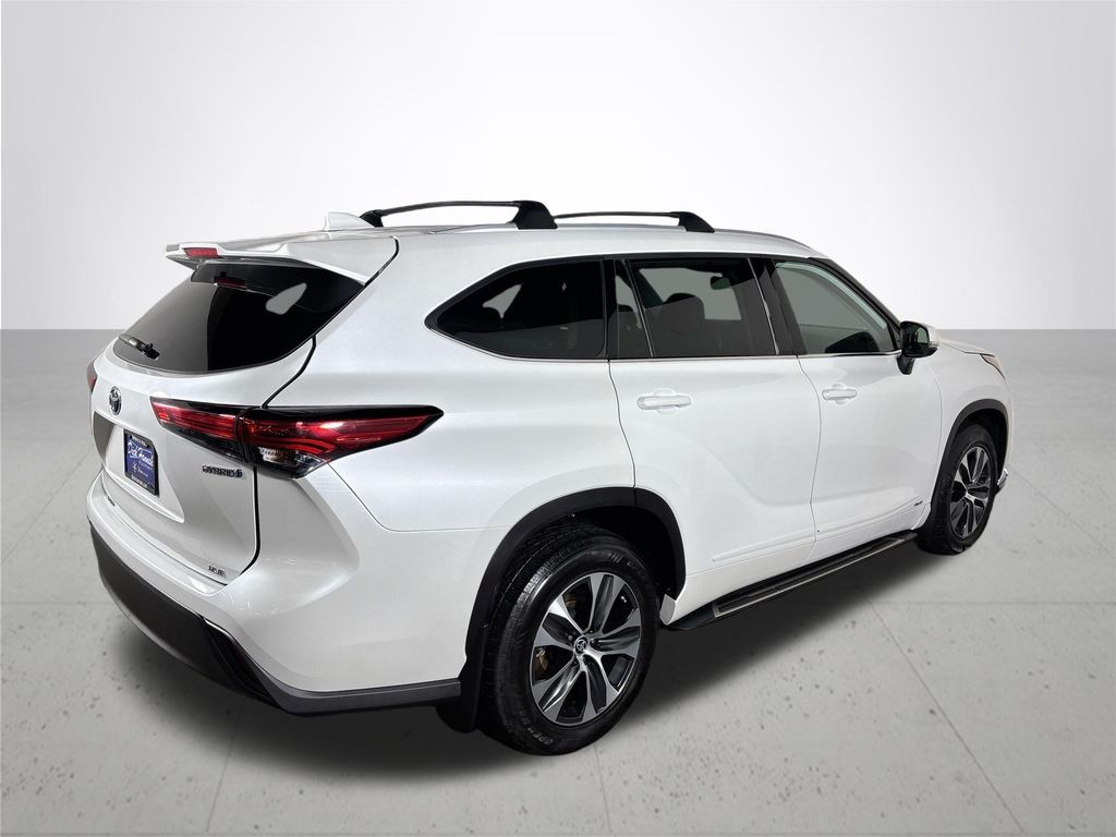 2022 Toyota Highlander Hybrid XLE