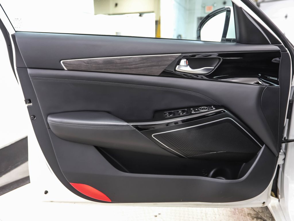 Thumbnail: 2020 Kia Cadenza - 9