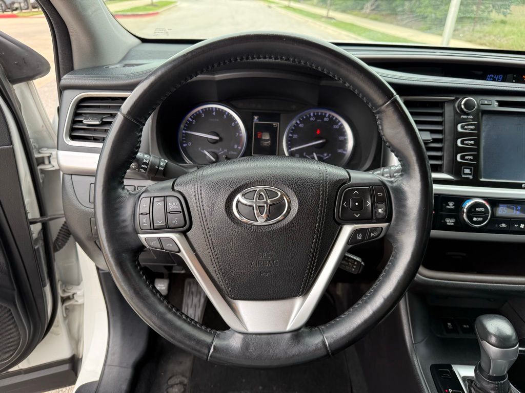 Thumbnail: 2018 Toyota Highlander - 16