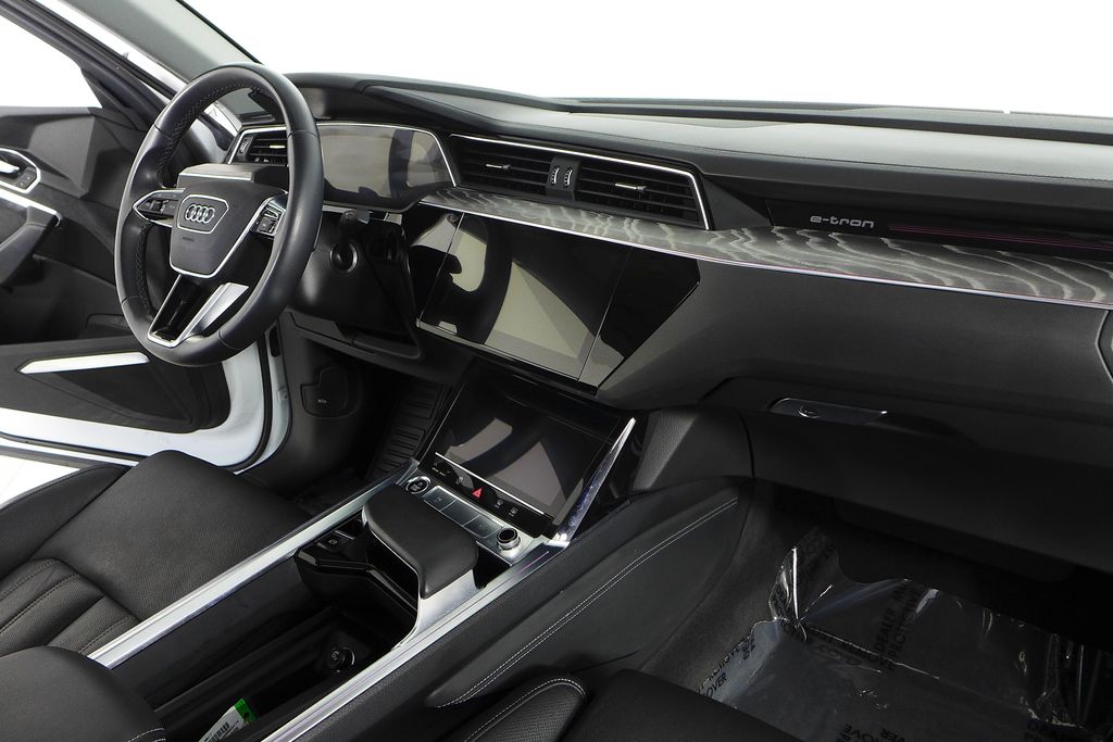 Thumbnail: 2022 Audi e-tron GT - 13