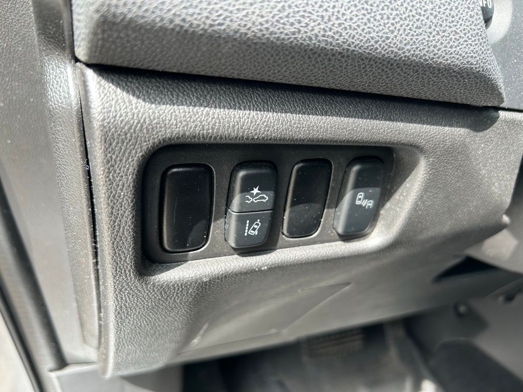Thumbnail: 2021 Mitsubishi Outlander Sport - 17
