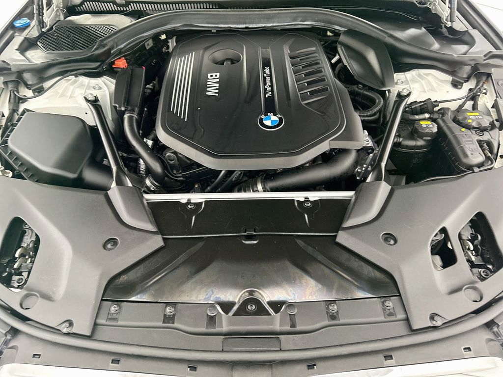 Used 2018 White BMW 540i image 28