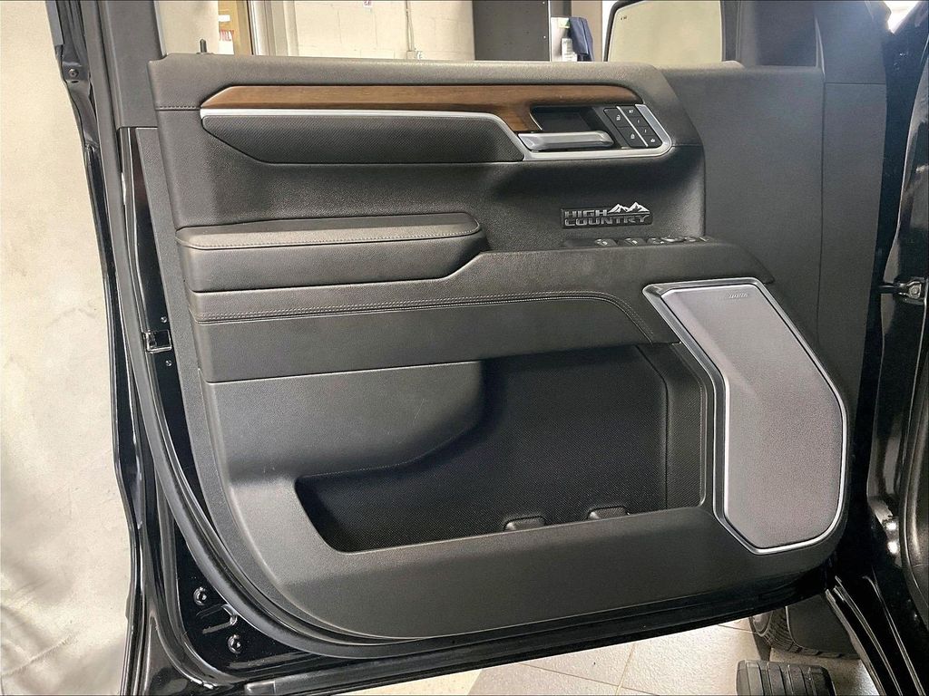 2024 Chevrolet Silverado 1500 — photo 9