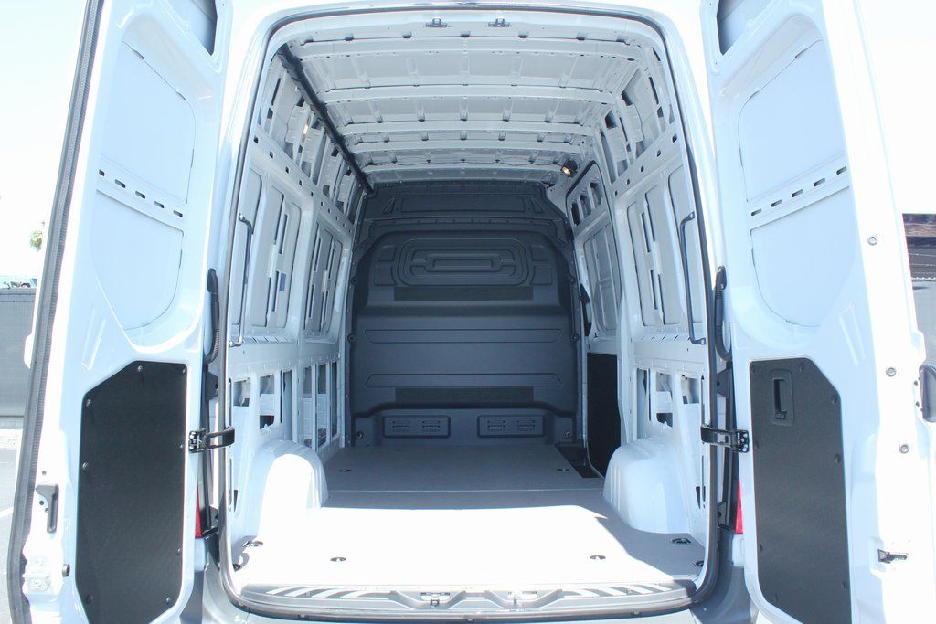 Thumbnail: 2025 Mercedes-Benz Sprinter - 7