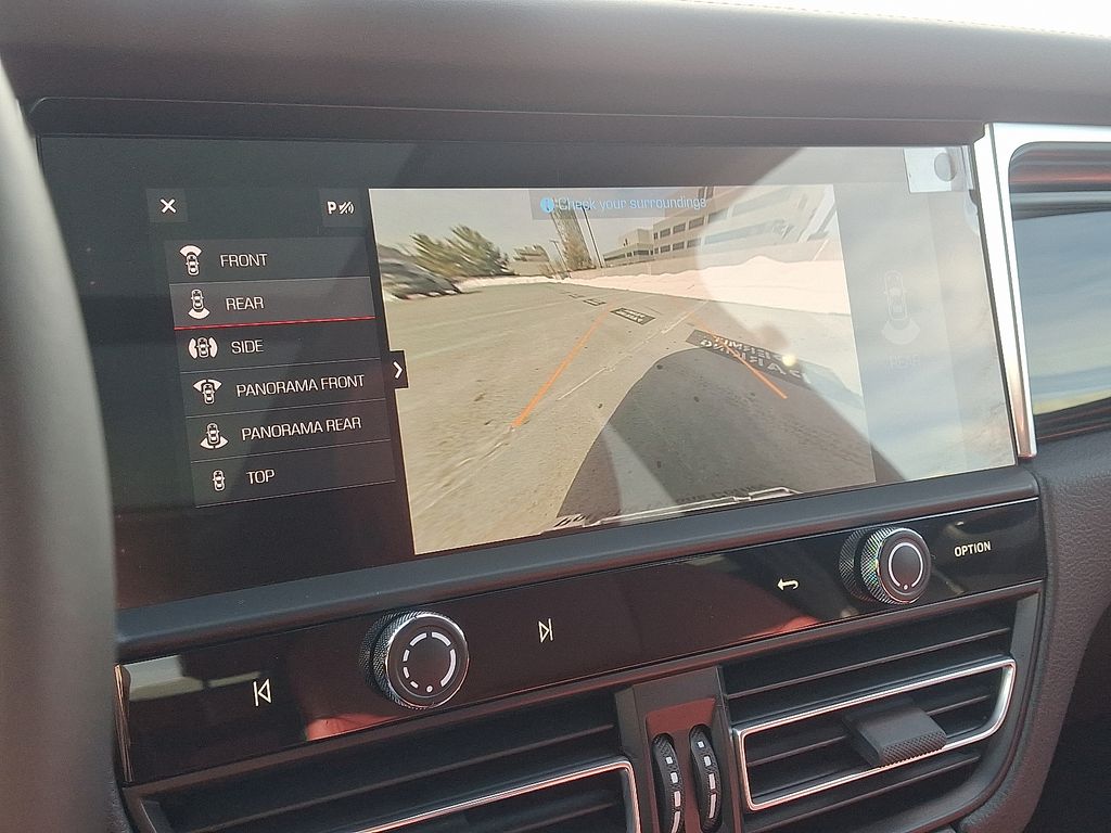 Thumbnail: 2023 Porsche Macan - 19