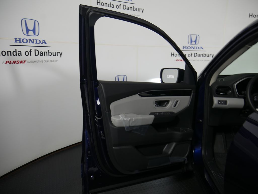2025 Honda Pilot Touring 13