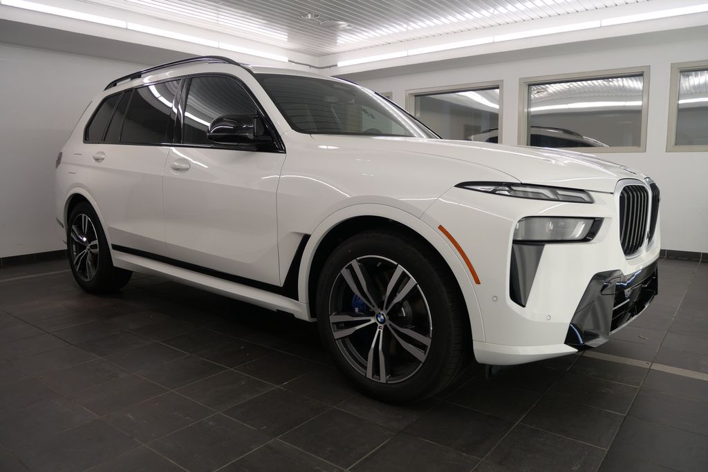 2025 BMW X7 M60i 9