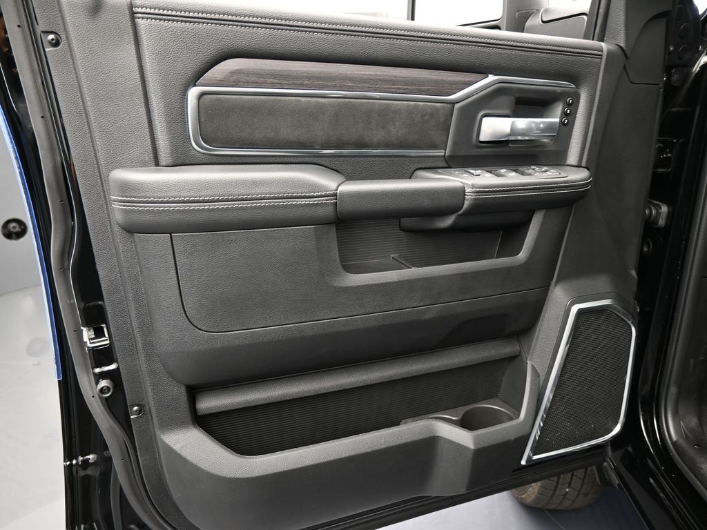 New 2026 Diamond Black Crystal Pearlcoat Ram Laramie image 16