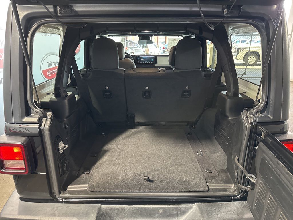 Thumbnail: 2024 Jeep Wrangler - 22