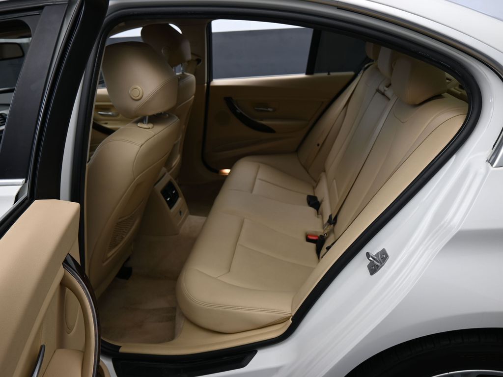 Used 2015 Alpine White BMW 328i image 27