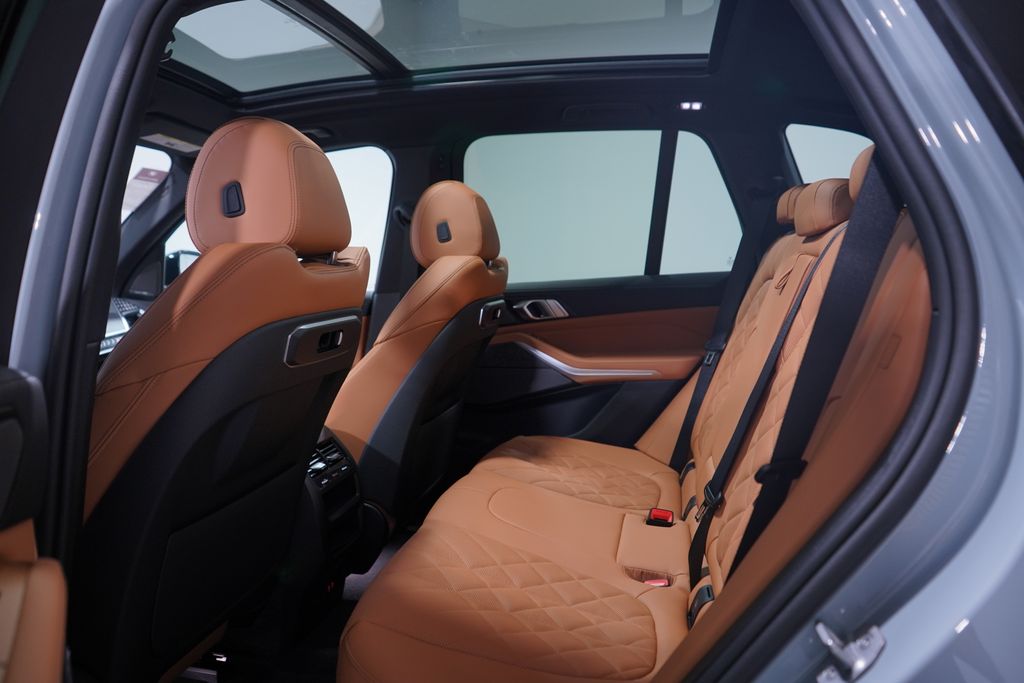 Thumbnail: 2026 BMW X5 - 9