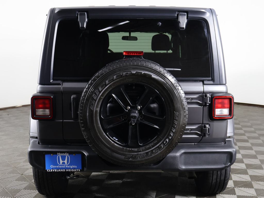 Used 2023 Gray Jeep Altitude image 10
