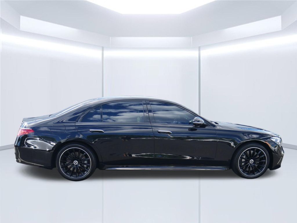 Thumbnail: 2025 Mercedes-Benz S-Class - 9