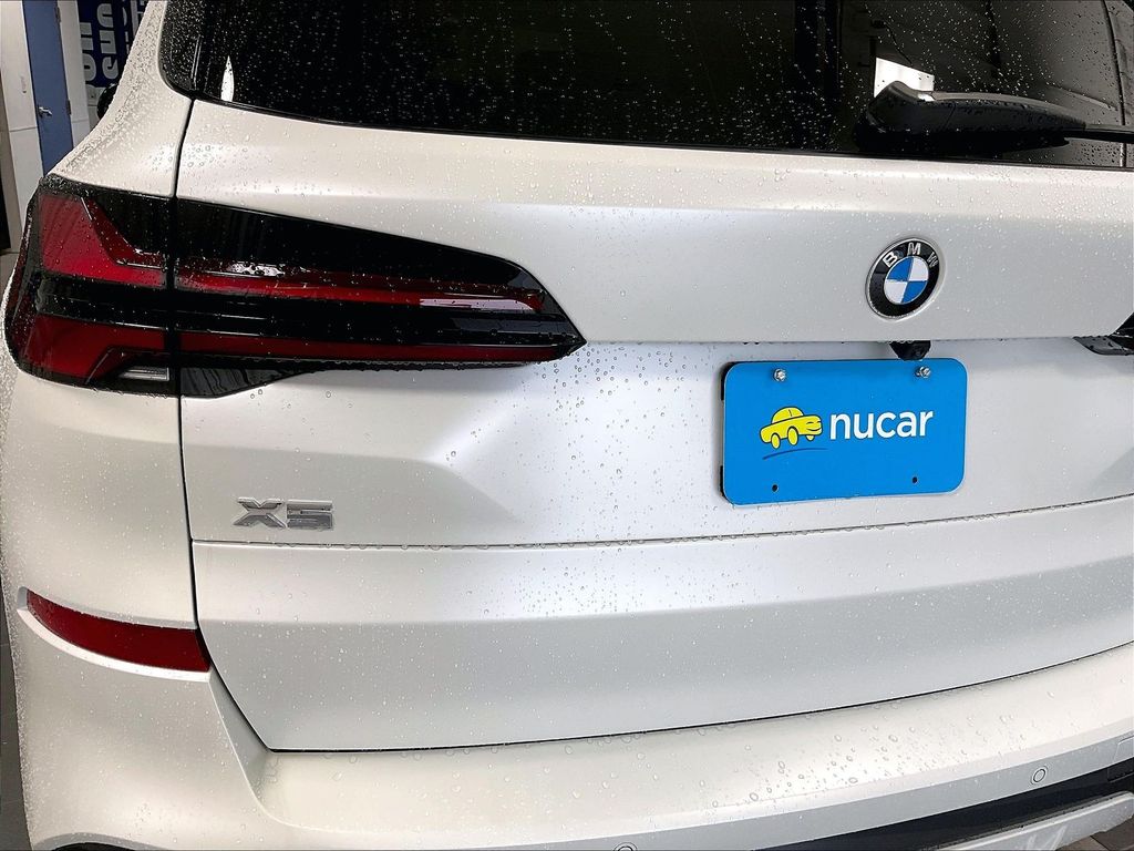 2025 BMW X5 — photo 28