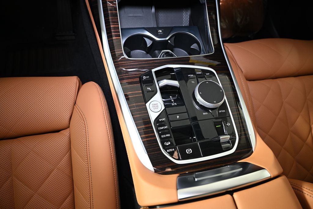 Thumbnail: 2026 BMW X7 - 19