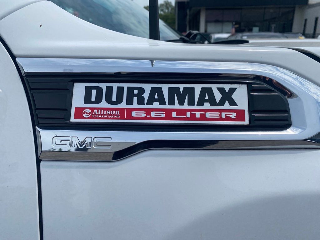 Used 2020 White GMC Denali image 17