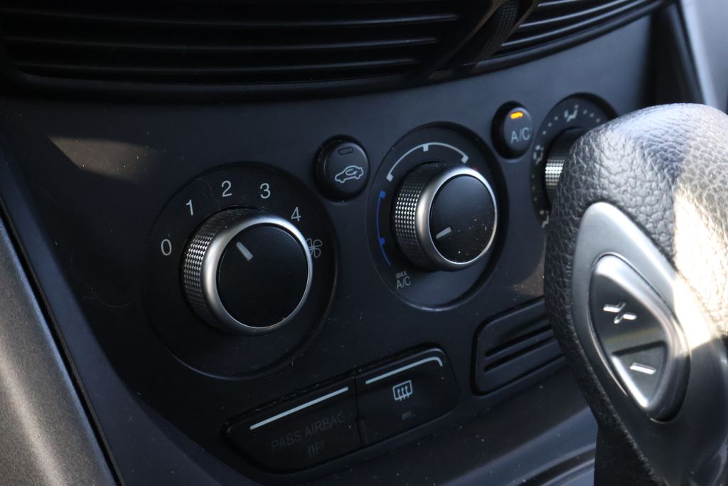 2014 Ford Escape S 26