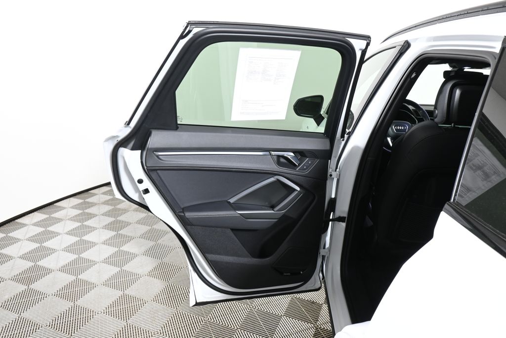 Thumbnail: 2022 Audi Q3 - 32