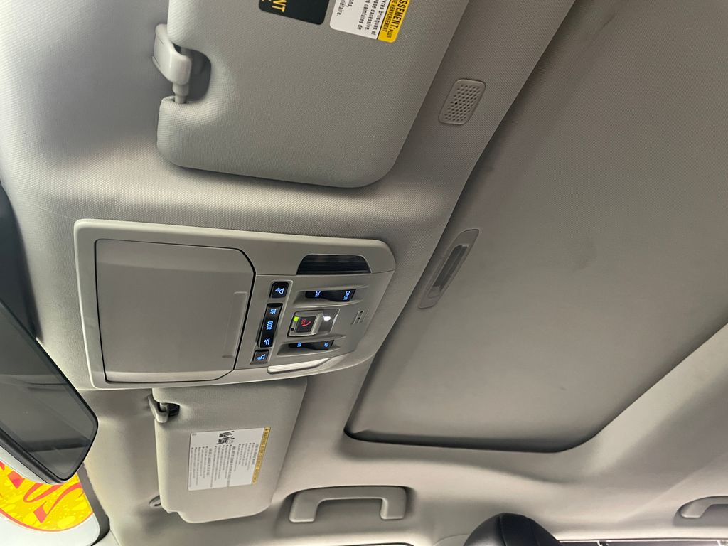 2021 Toyota Highlander XLE 32