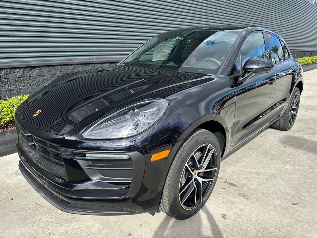 Thumbnail: 2026 Porsche Macan - 7