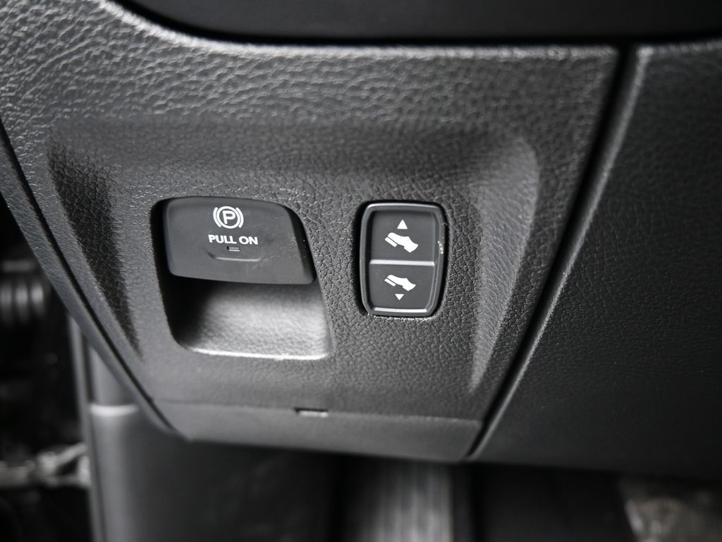 New 2026 Diamond Black Crystal Pearlcoat Ram Limited image 28