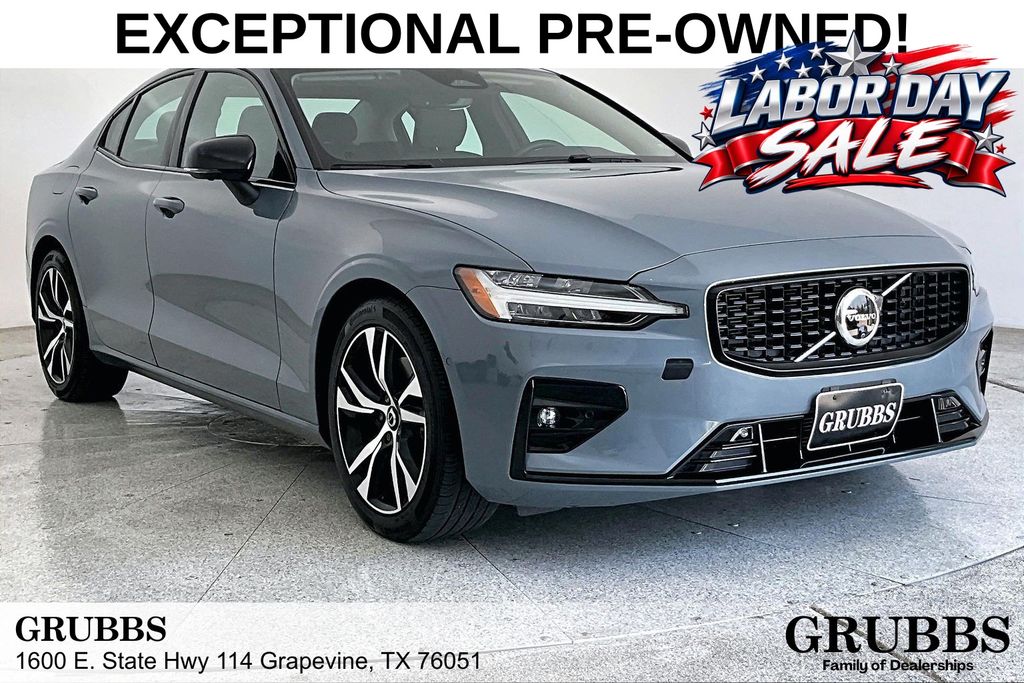 Vapour Gray Metallic 2024 Volvo S60 Sedan All-Wheel Drive Automatic