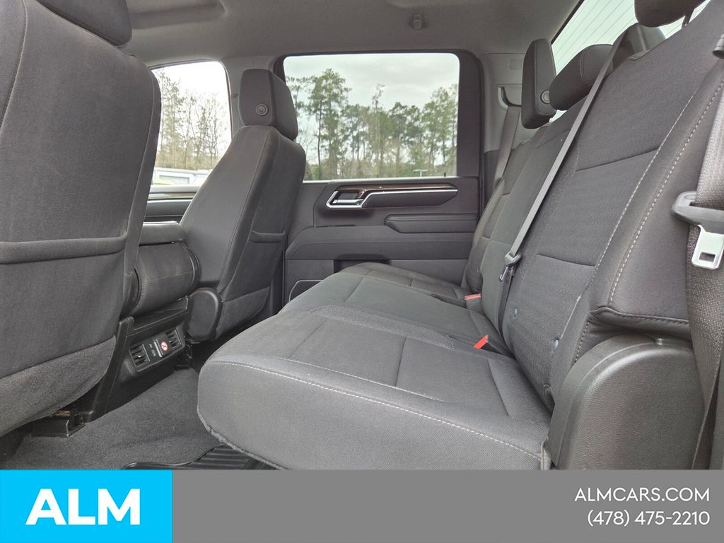 Used 2025 White Chevrolet LT image 8