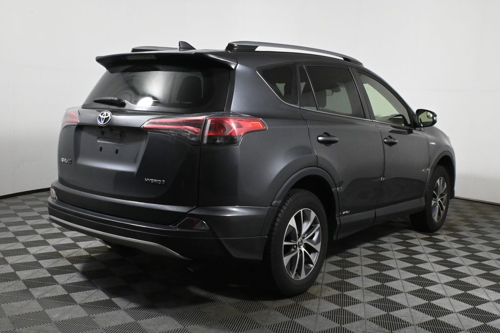 2018 Toyota RAV4 LE 6