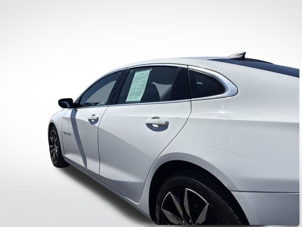 2019 Summit White Chevrolet Malibu RS FWD Sedan